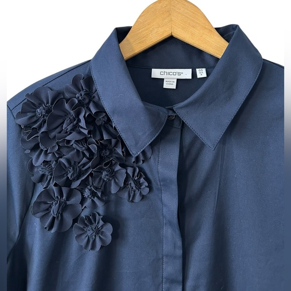 Chico’s Women’s Navy Blue Poplin 3D Appliqué Flower Button Up Shirt Dress Size 6 - Picture 4 of 9